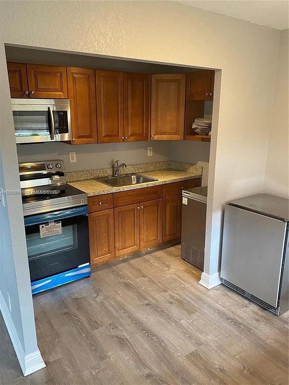 240 SE 9th Ave, photo 4