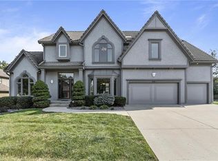 701 NE Silverleaf Pl, Lees Summit, MO 64064