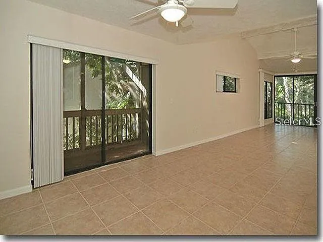 1 bed, 1.5 bath, 917 sqft, $1,895 — Photo 4