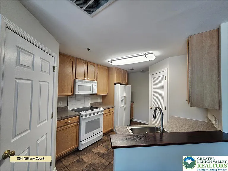 854 Nittany Ct — Photo 8