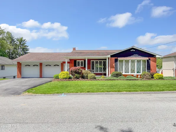 325 Woodland St, Ebensburg, PA 15931