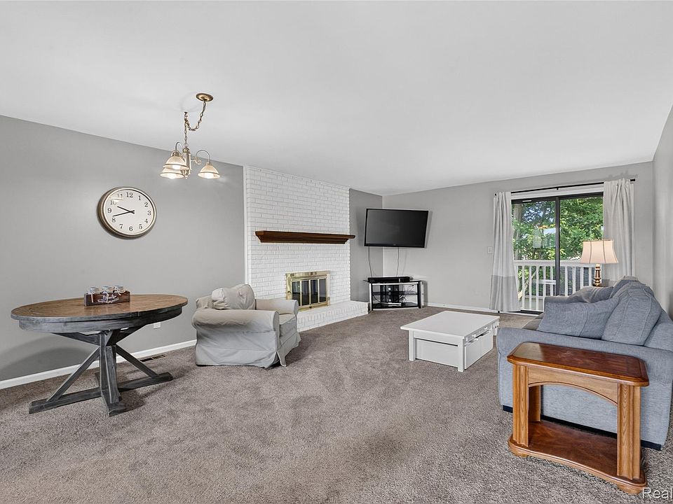 24156 Parke Ln Apt B, photo 3