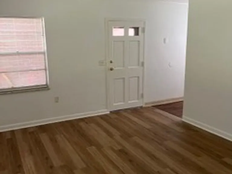 1107 Silverton Ct — Photo 3