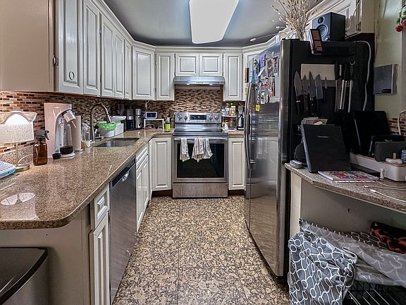4th image of 137 Meserole St #1