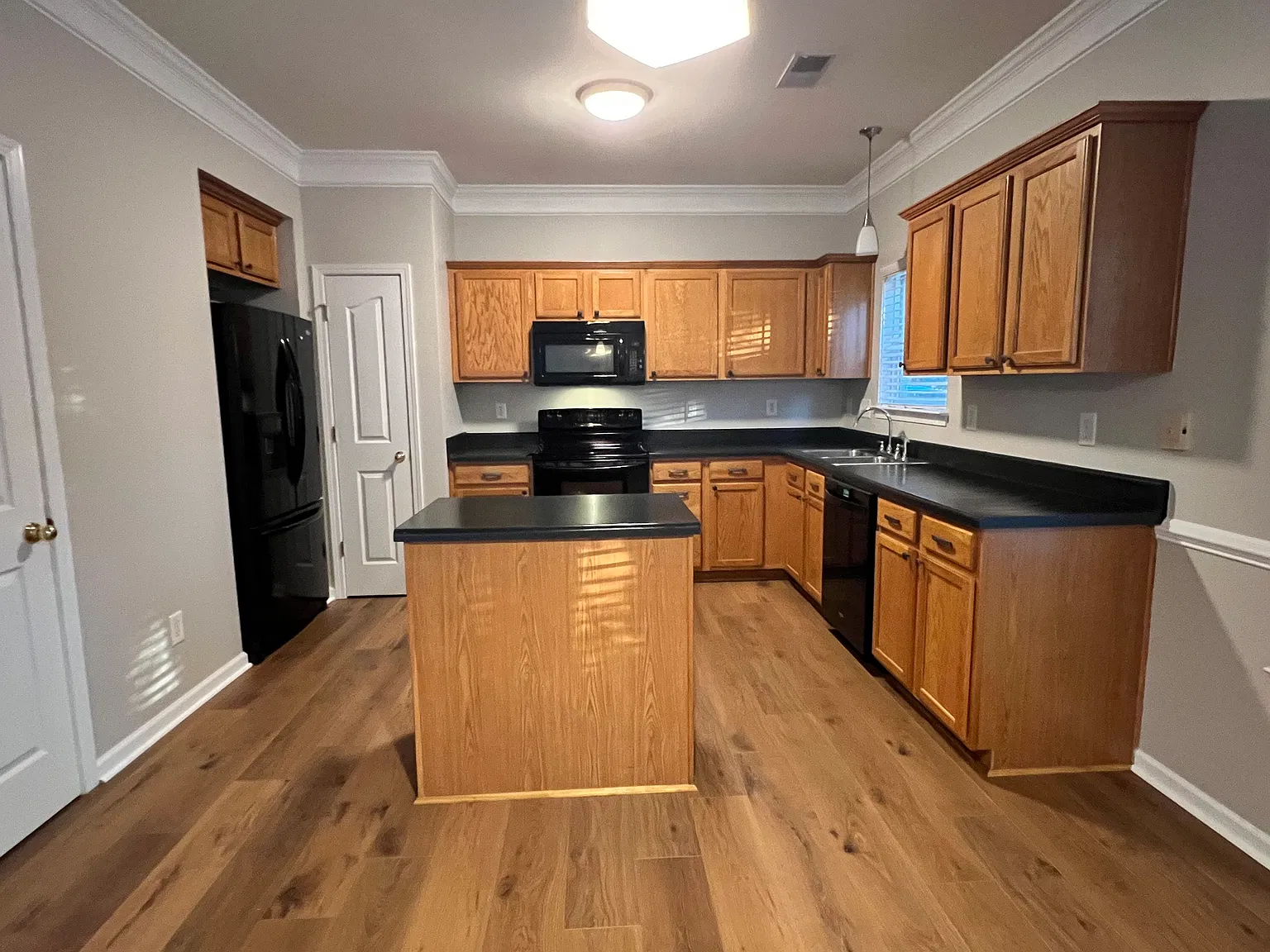 121 Jacobs Woods Cir — Photo 2