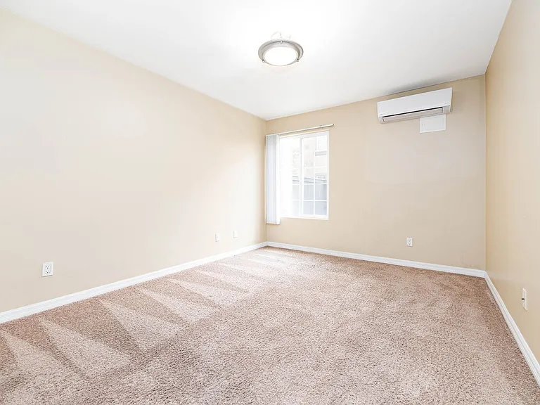 5252 Balboa Arms Dr #172 — Photo 11