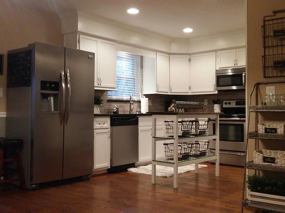2nd image of 58 Handel Ln