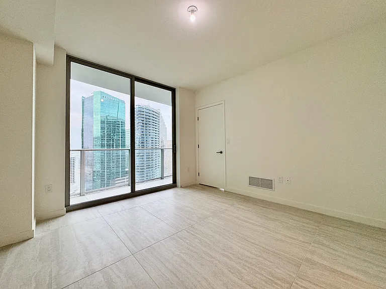 77 SE 5th St #4002 — Photo 10
