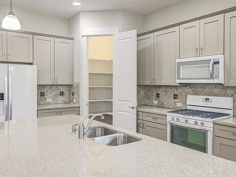2409 Moreno St — Photo 8
