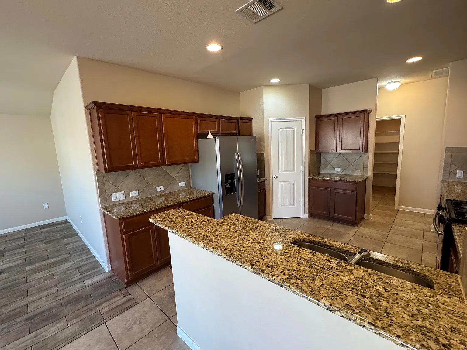 4 bed, 1766 sqft, $1,875 — Photo 4