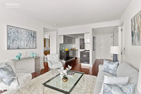 Rented by Sotheby's International Realty | media 19