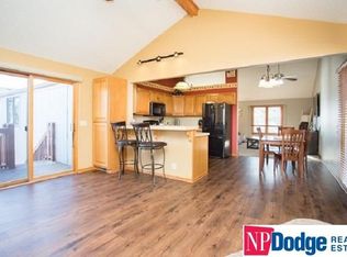 12668 Crown Point Ave, Omaha, NE 68164