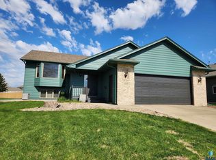1705 S Paisley Ln, Sioux Falls, SD 57106