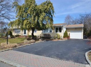 18 Mayfair Ter, Commack, NY 11725