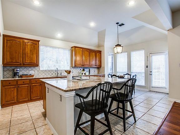 5th image of 3316 Parkhurst Ln