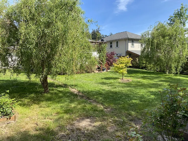 285 Browne St — Photo 38