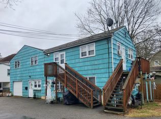 2 Peggy Ln, Norwich, CT 06360