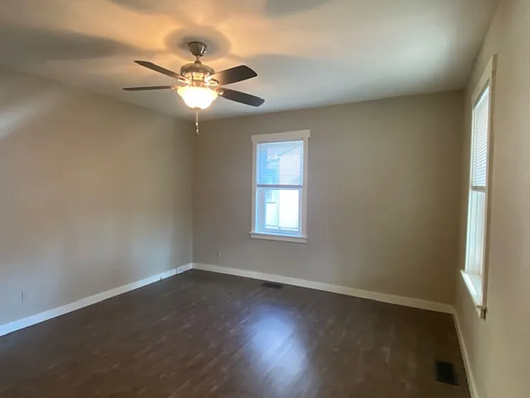1701 E Belmont St — Photo 9