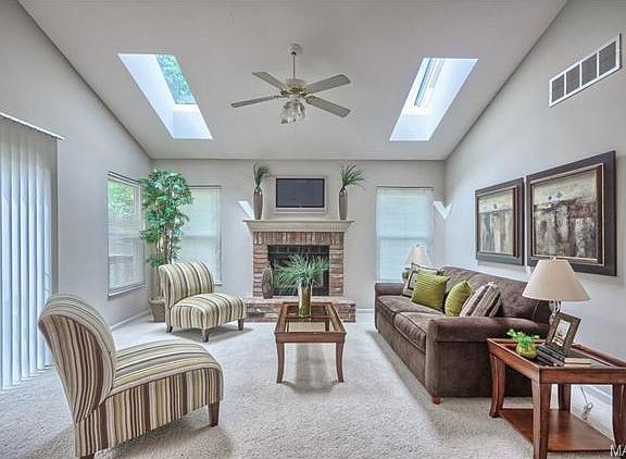 3rd image of 2091 King Arthur Ct