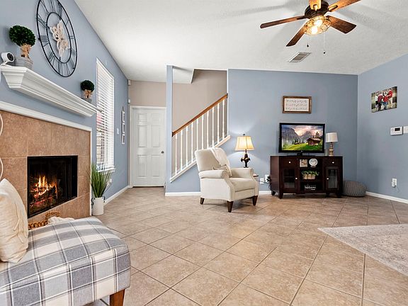 5th image of 1319 W Welsford Dr
