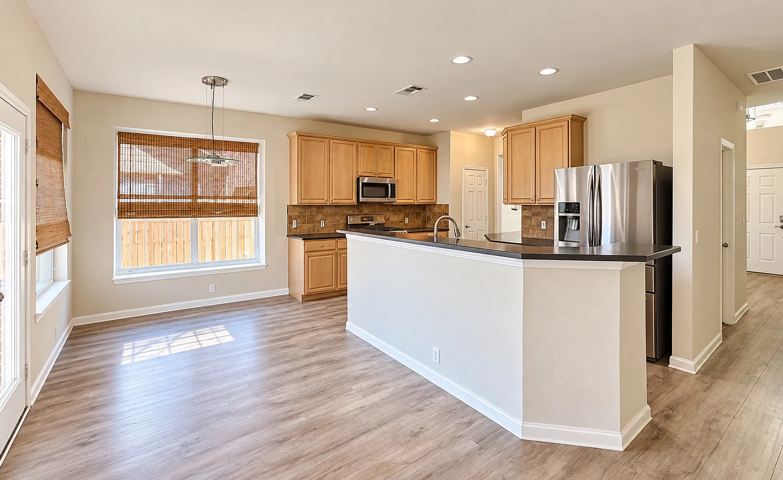 4 bed, 2.5 bath, 2990 sqft, $2,695 — Photo 2