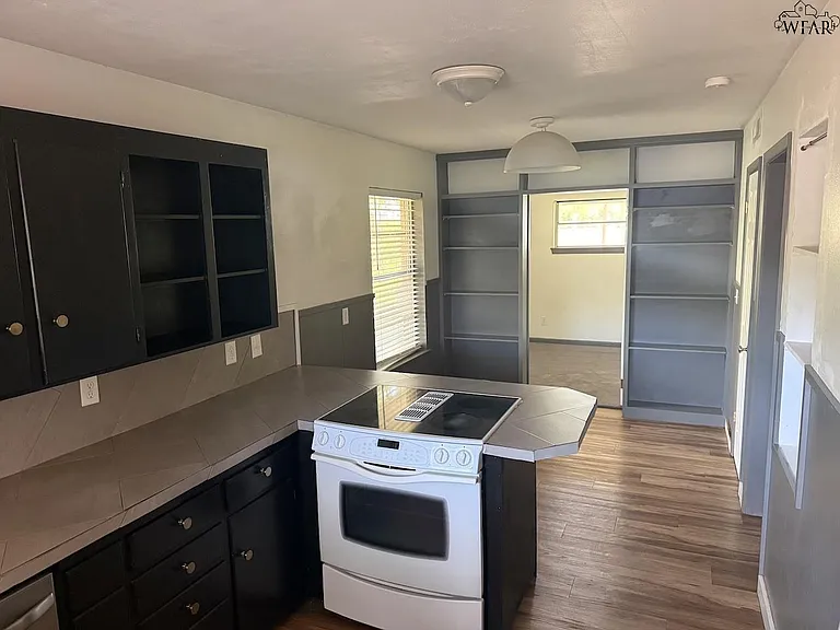 1715 Woodrow Ave — Photo 7