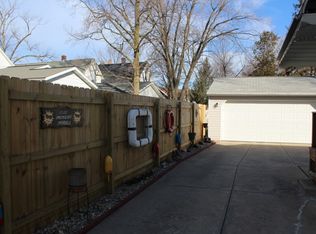 211 6th St, Fairport Harbor, OH 44077