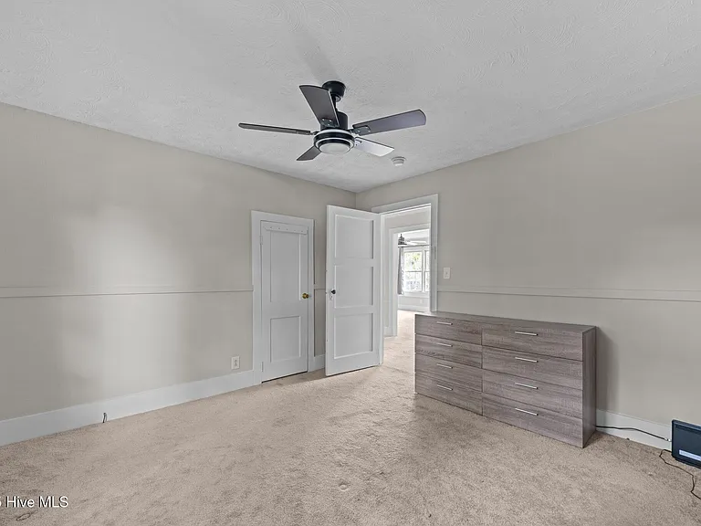 2402 Oaks Rd — Photo 17