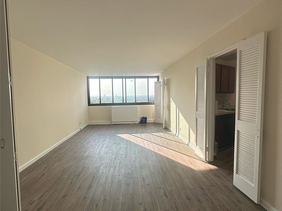 1st image of 2 Bay Club Dr APT 17R