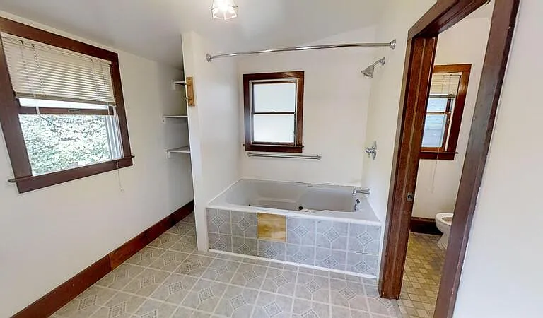 711 Granger Ave — Photo 16