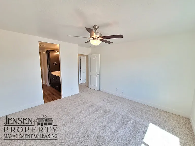 515 S Stewart Creek Cv — Photo 20