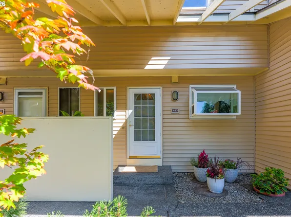 623 N Hayden Bay Dr, Portland, OR 97217