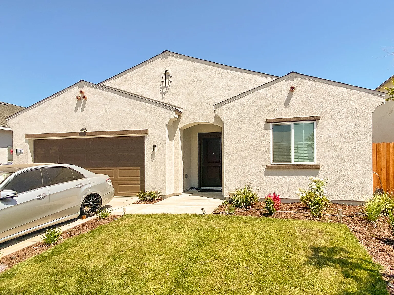 4 bed, 2.0 bath, 1912 sqft, $2,575 — Photo 3