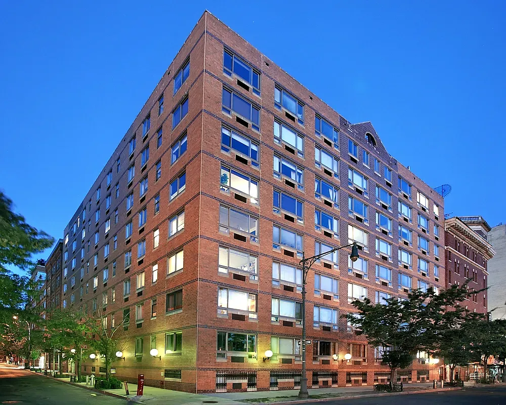 110 Horatio Street — Photo 4