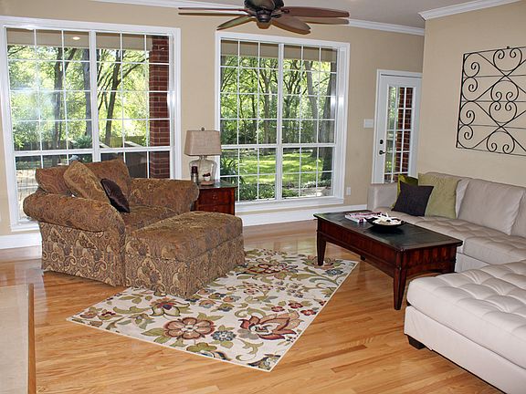 3rd image of 516 Riverwood Dr