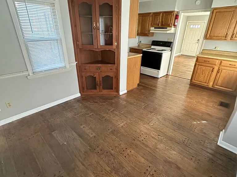 1413 N Woodridge Ave — Photo 4