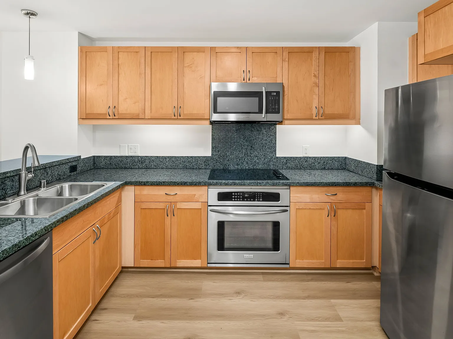 1 bed, 735 sqft, $2,395 — Photo 4