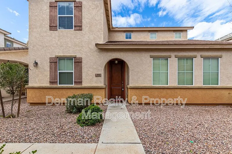 3 bed, 3.0 bath, 2021 sqft, $2,095 — Photo 3