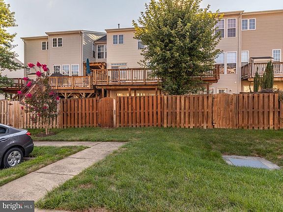 3rd image of 1527 Grosbeak Ct