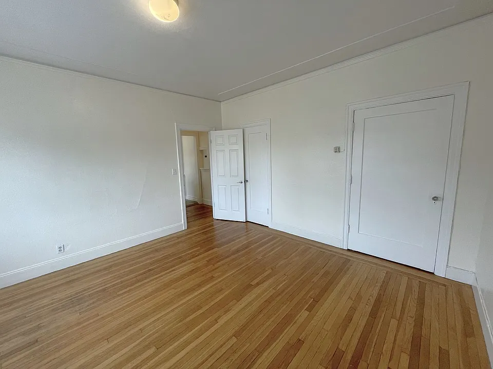 1806 Walnut St #11