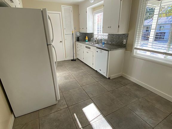 5th image of 4638 Sunset Dr