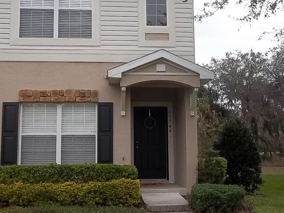 1383 sq foot, end unit on conservation
