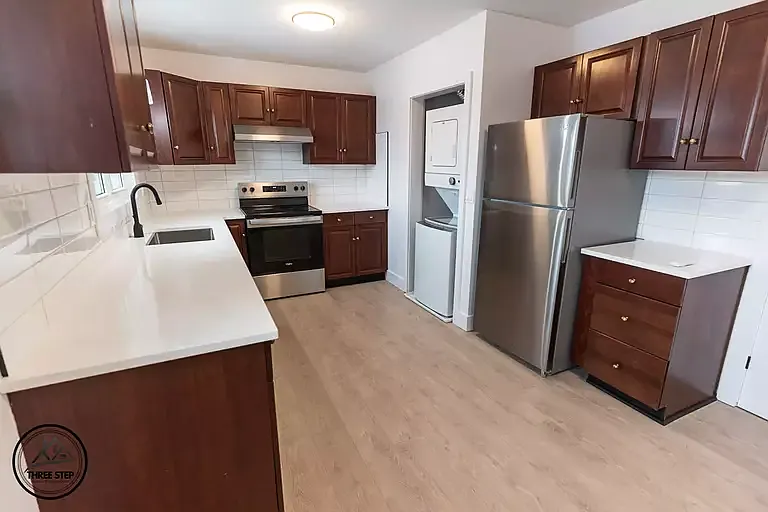 Building Photo - 89 Morenz Cres #1