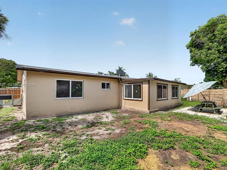 4351 NW 25th St — Photo 31