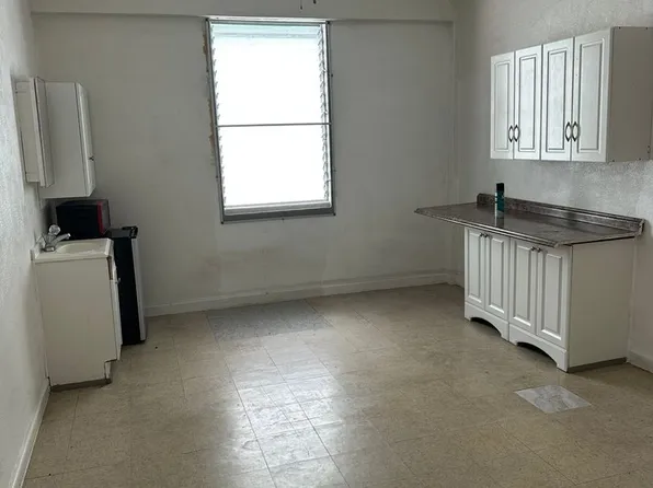 3516B Waialae Ave, Honolulu, HI 96816