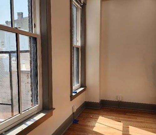4th image of 1725 Elm St #12