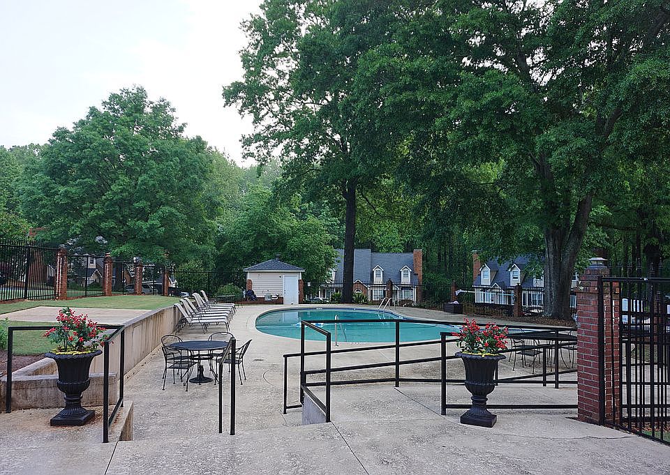 2nd image of 1008 Sasha Ln