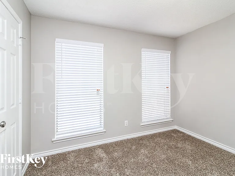 5611 Chimney Rock Dr — Photo 10