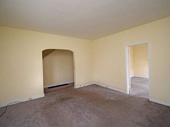 5th image of 2784 Montana Ave
