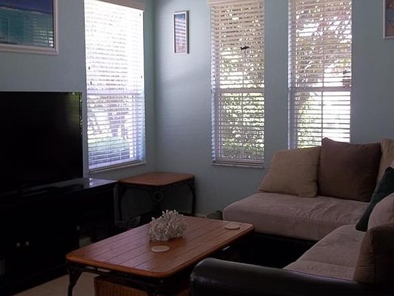 4th image of 202 Foxglove Way